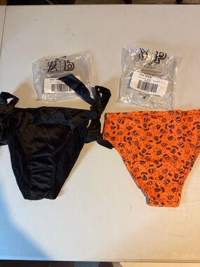 Victoria’s Secret Pack of Two Cheeky Underwear - Black and Orange
Silky black